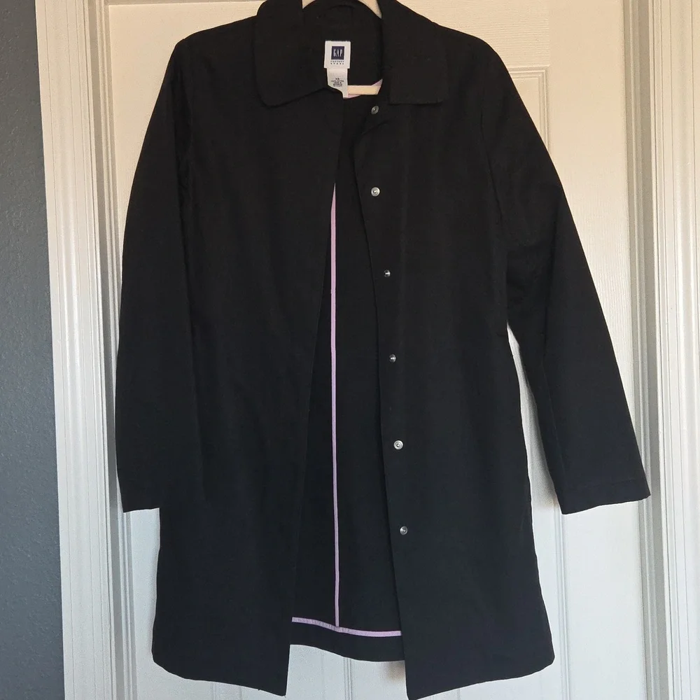 Like New Women's GAP Long Black Coat Jacket W/ Two Side Pockets Size XS